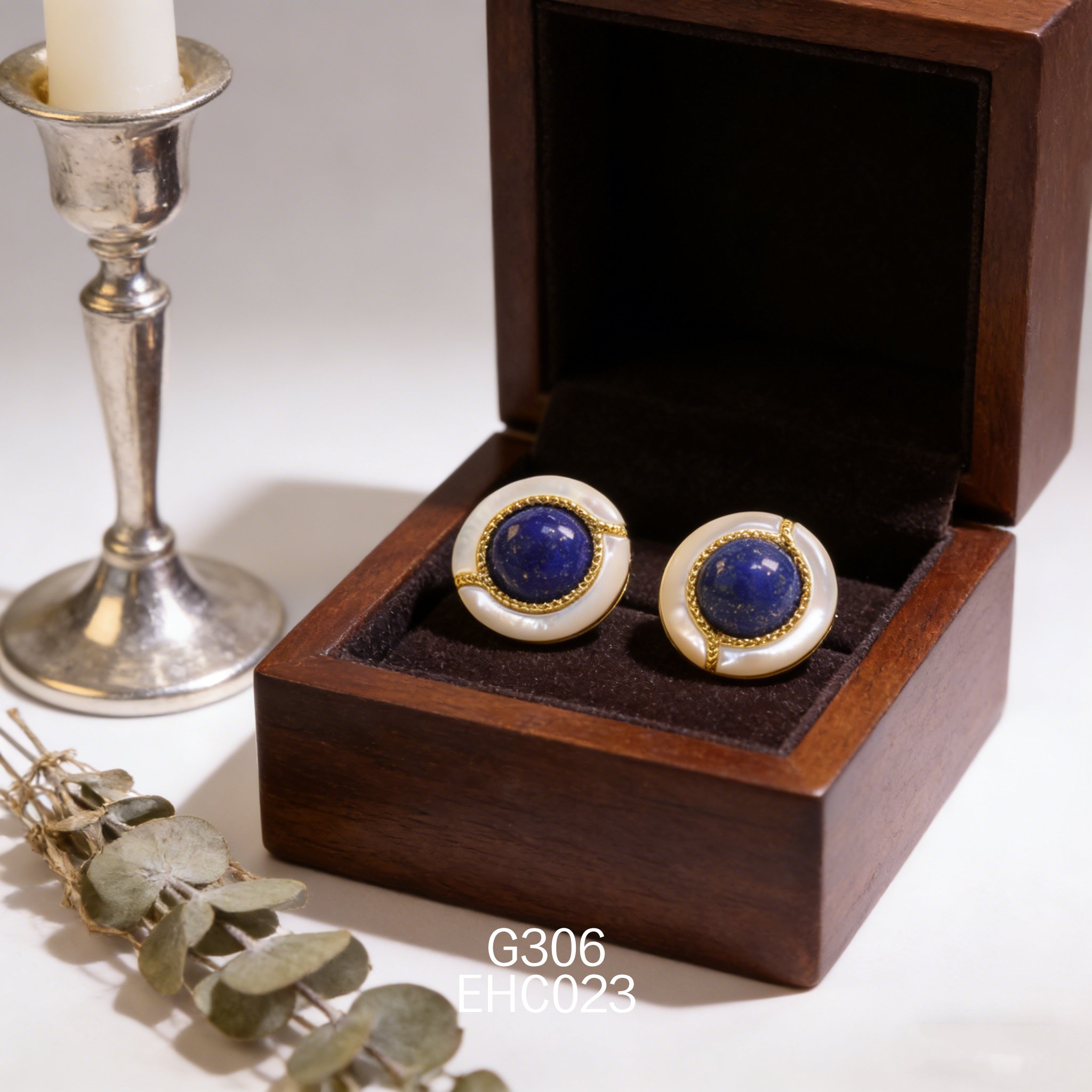 电镀黄金 10mm 青金石 + 白贝耳环