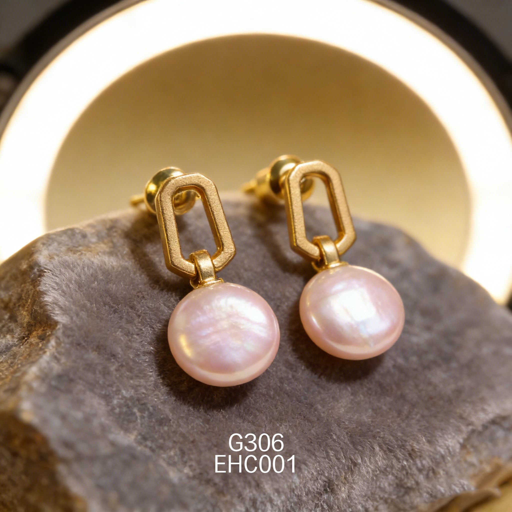 电镀黄金白珍珠耳环