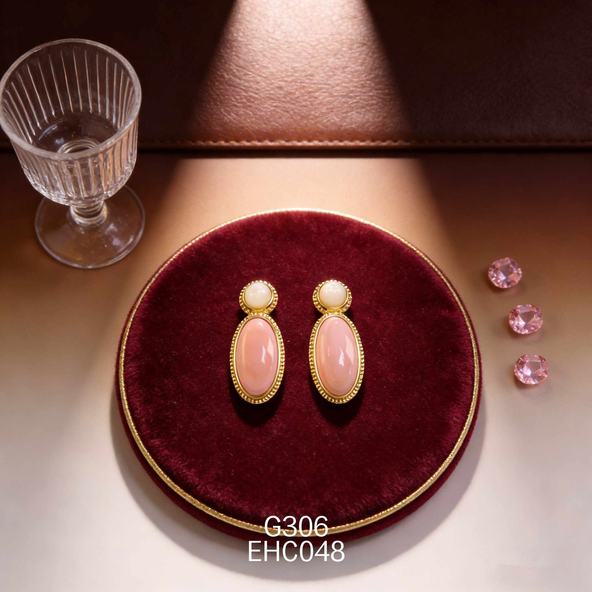 电镀黄金白贝女皇贝耳环