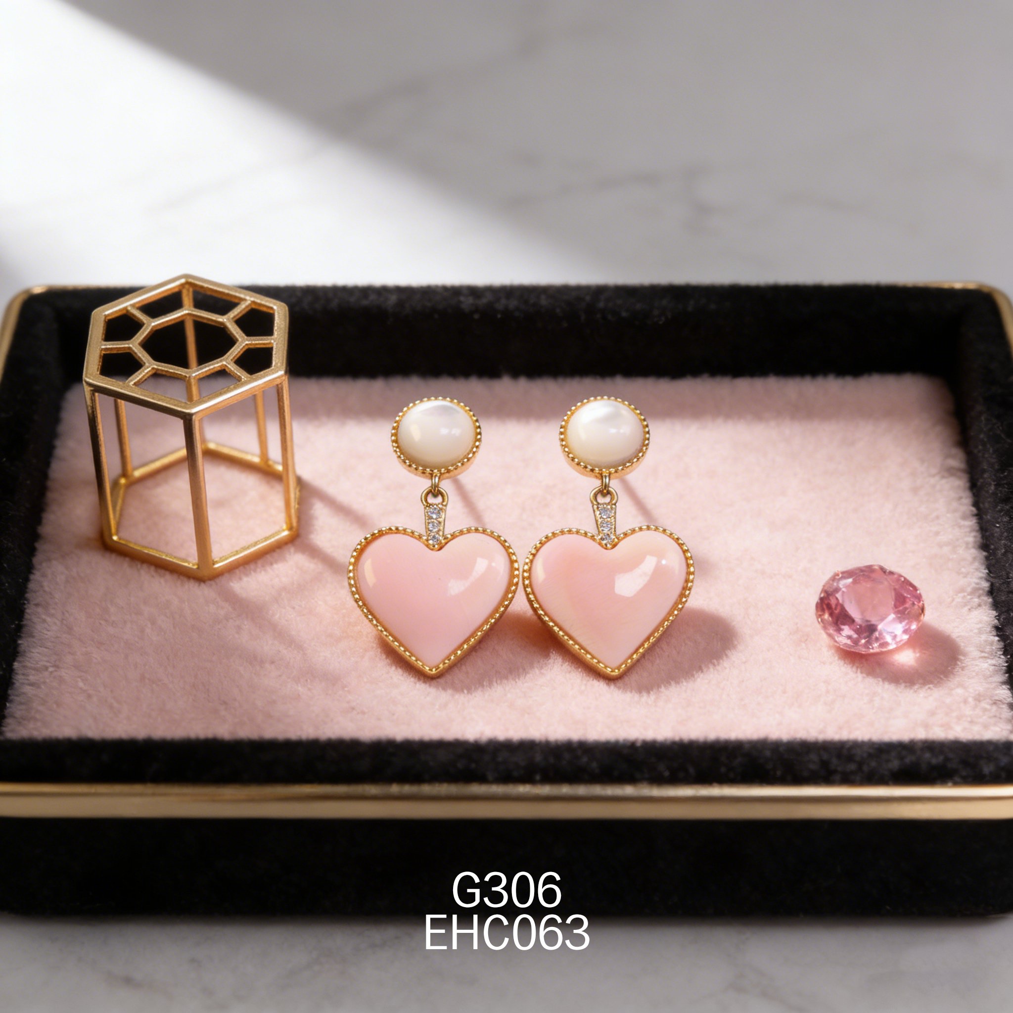 电镀黄金白贝女皇贝耳环