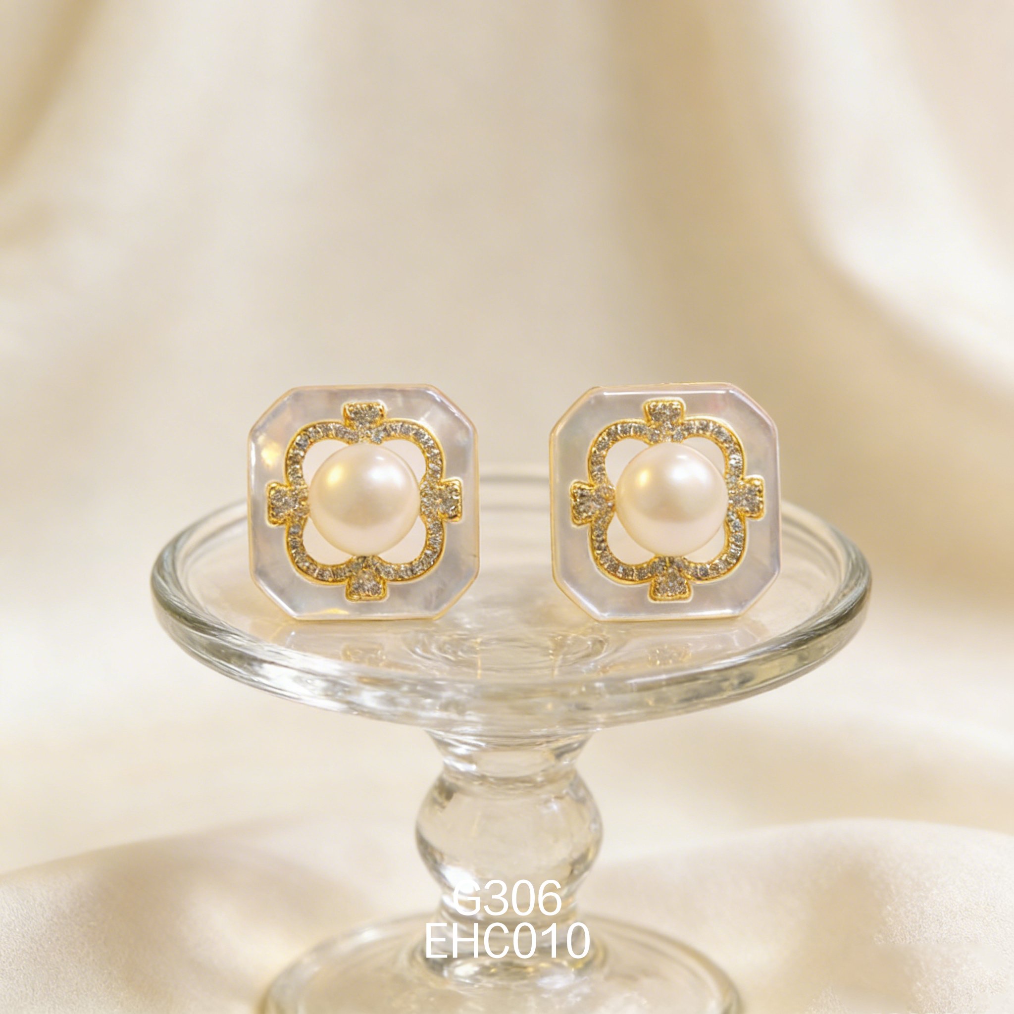 電鍍黃金白貝方塊珍珠耳環
