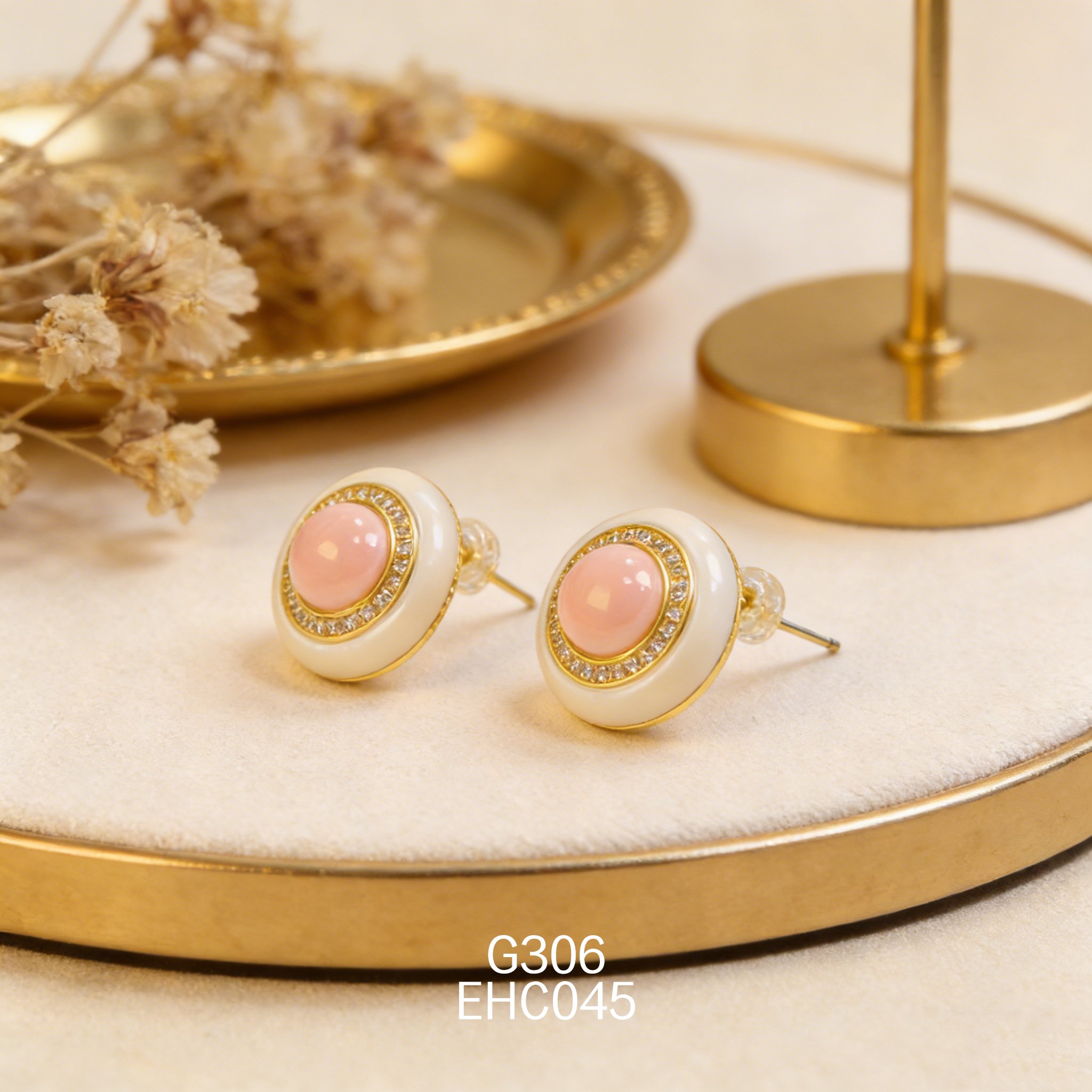 電鍍黃金16白貝 + 8mm 女皇貝鋯石耳環