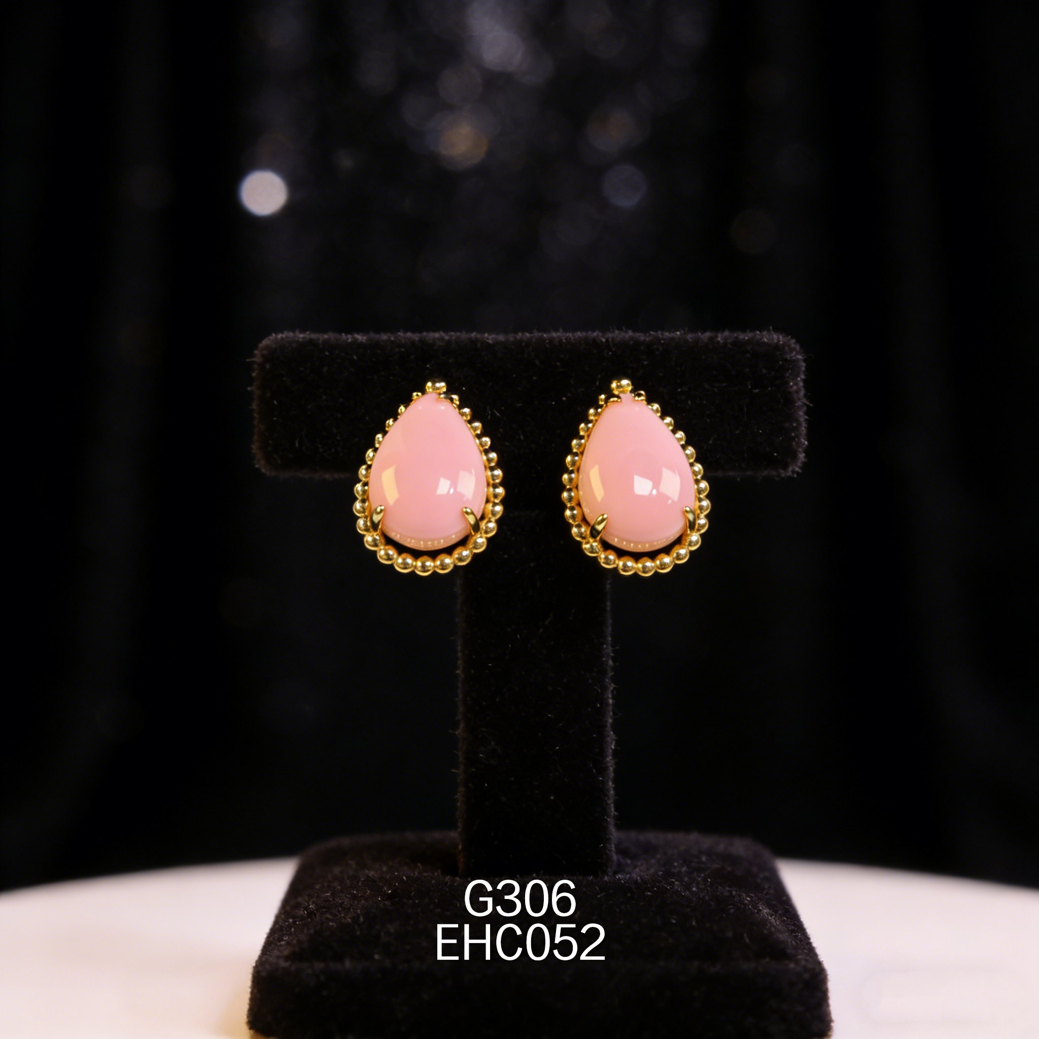 電鍍黃金女皇貝耳環