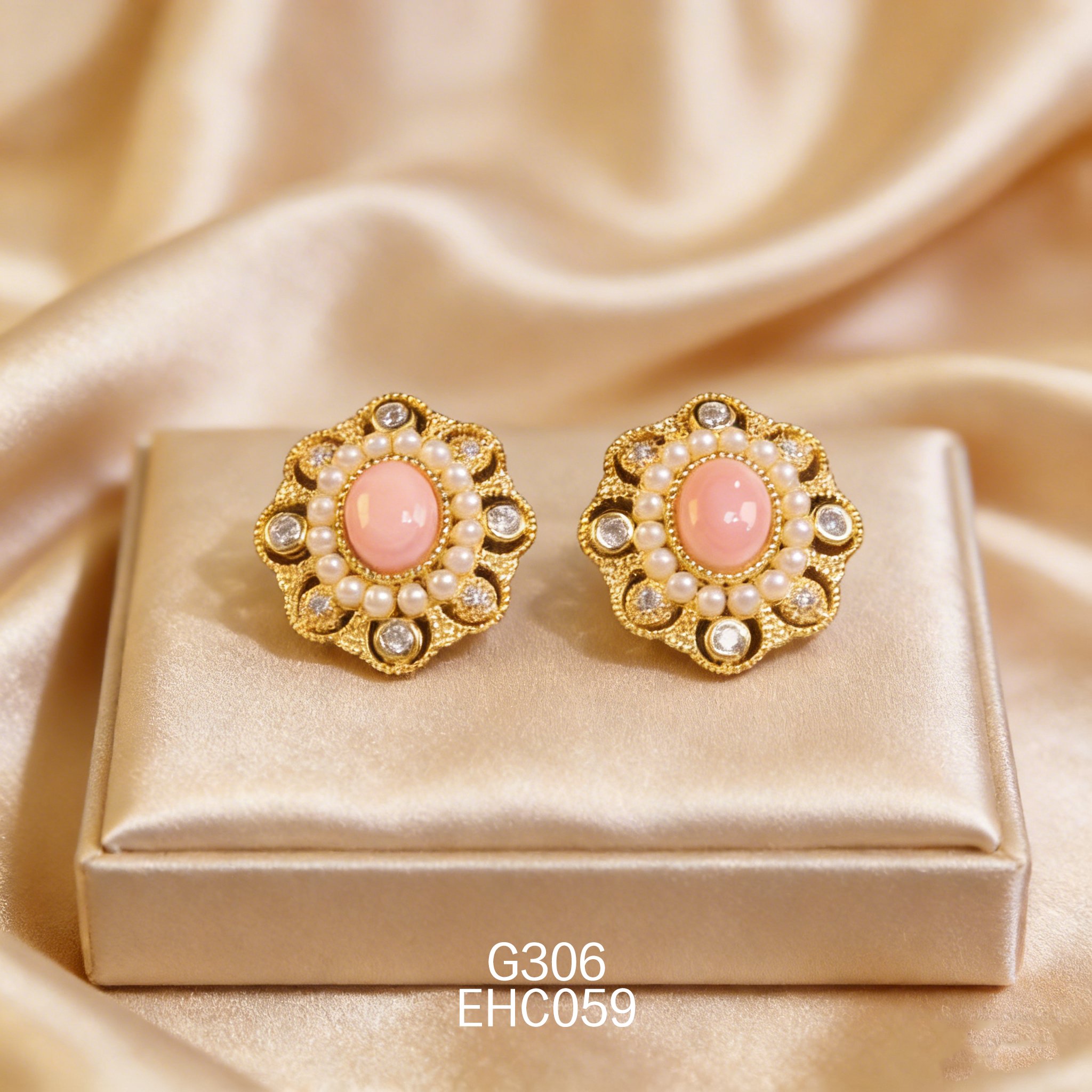 電鍍黃金 6 x 8mm 女皇貝耳環