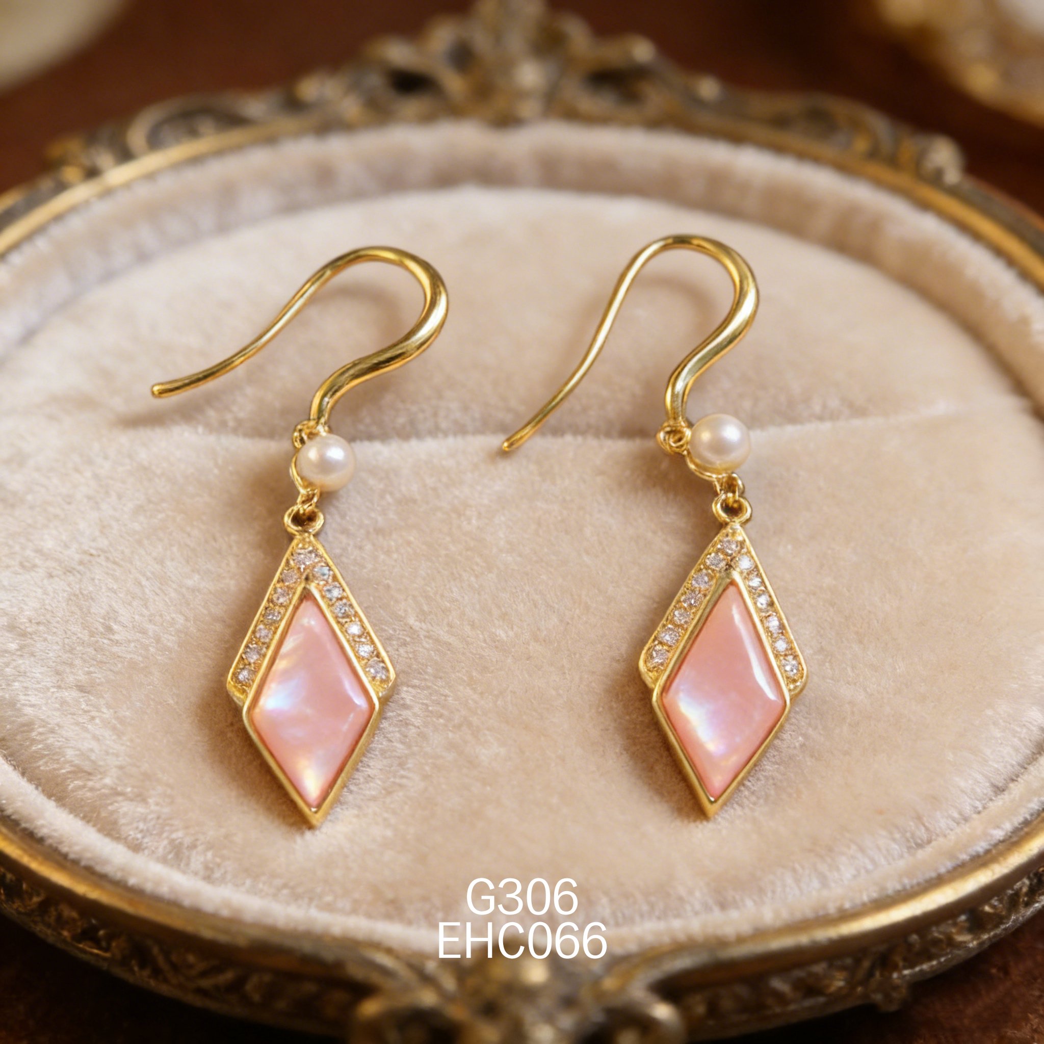 電鍍黃金珍珠 6 x 12mm 角度女皇貝耳環