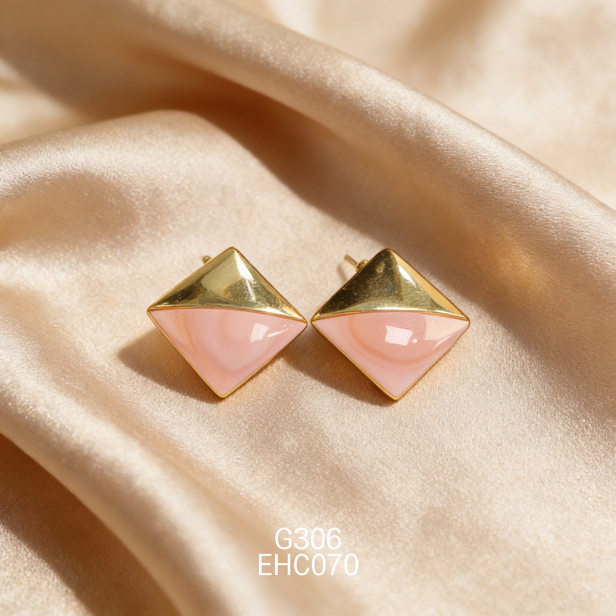 電鍍黃金女皇貝耳環