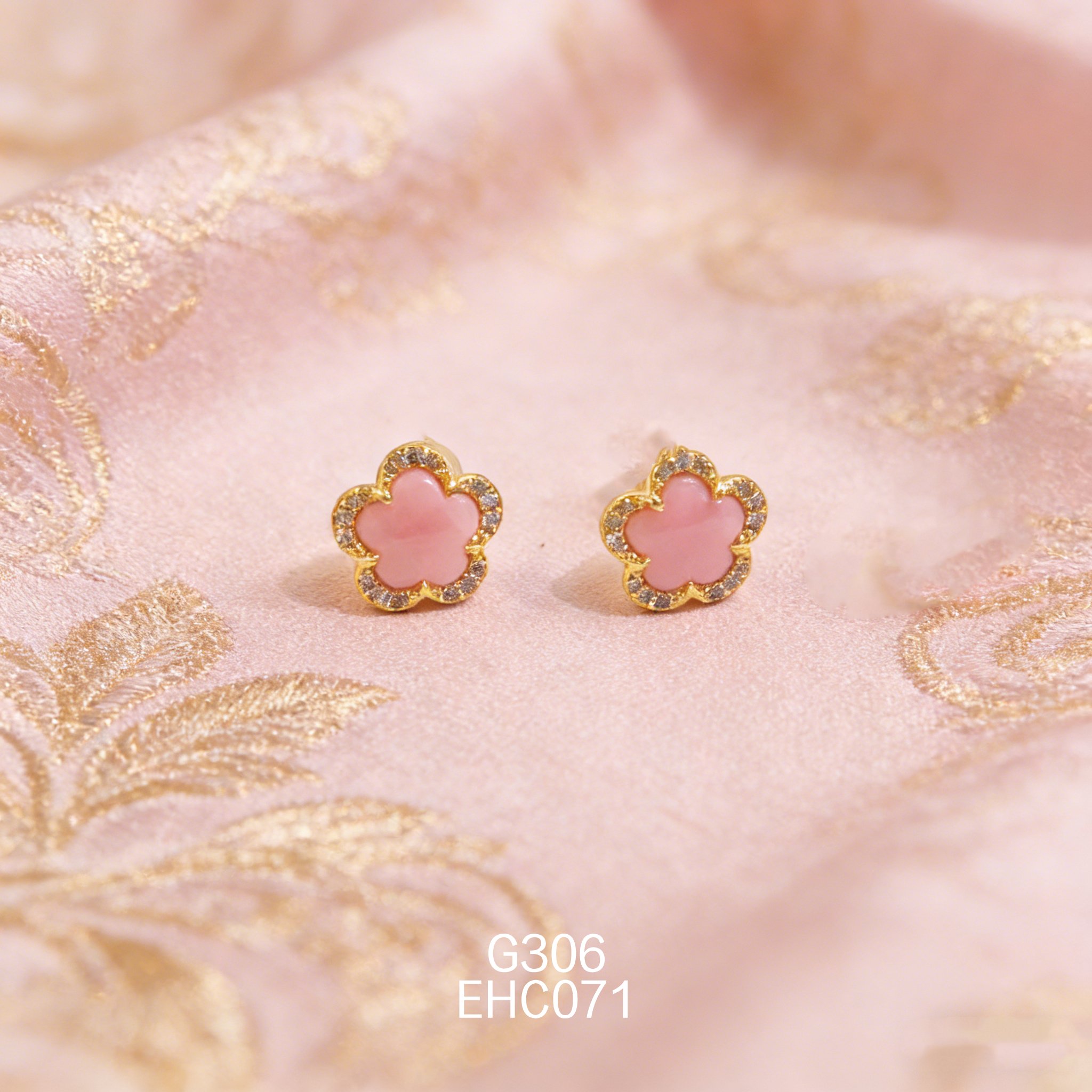 電鍍黃金女皇貝耳環