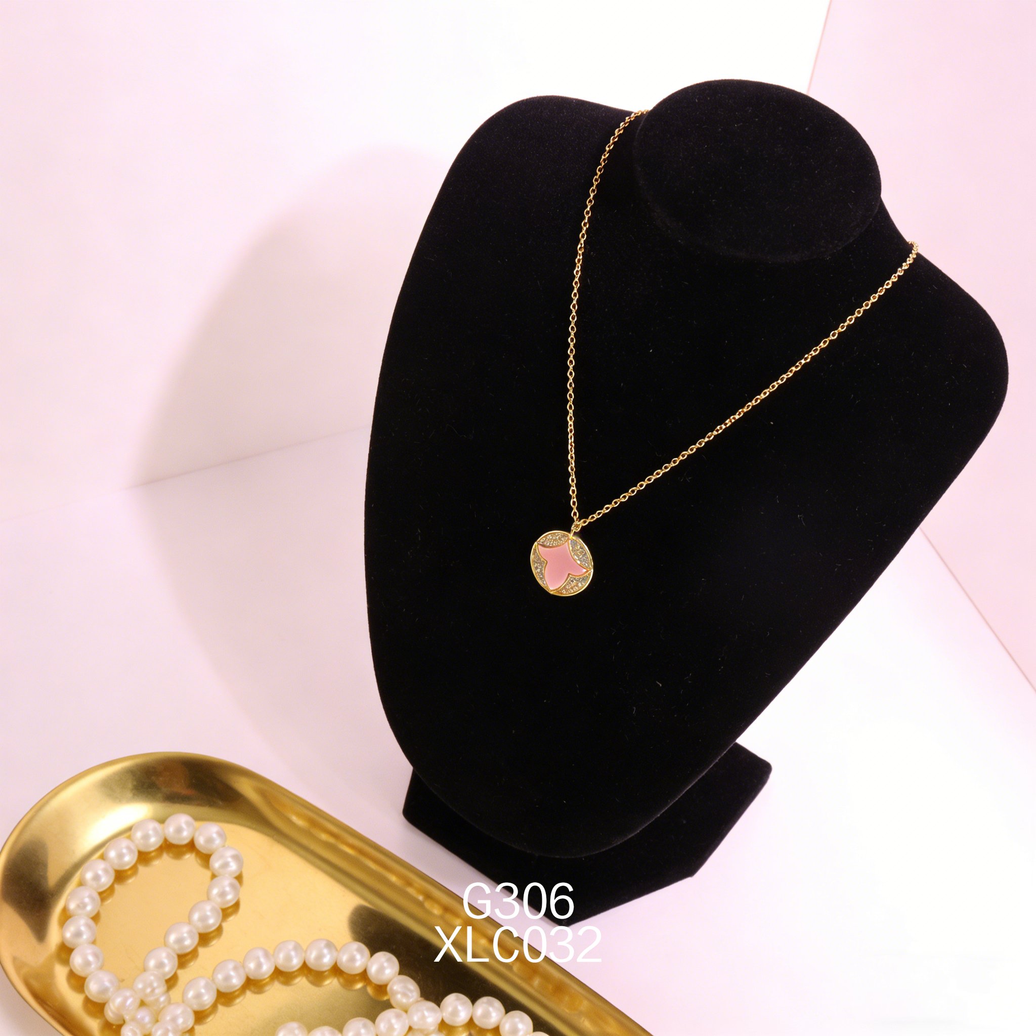 电镀黄金锆石三瓣女皇贝项链