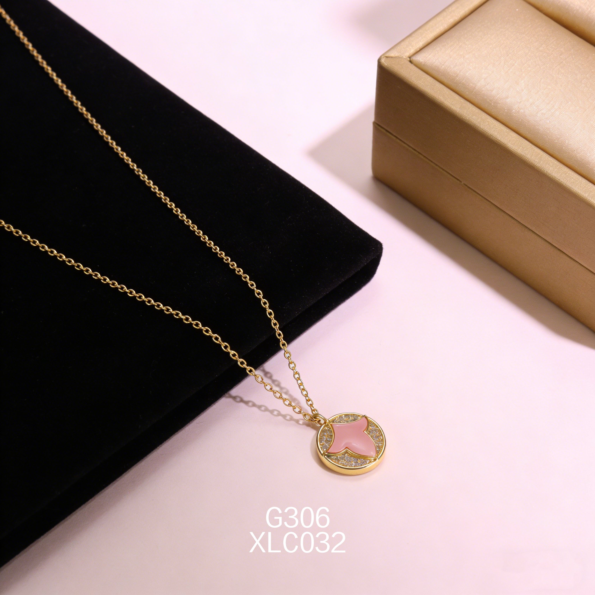 电镀黄金锆石三瓣女皇贝项链