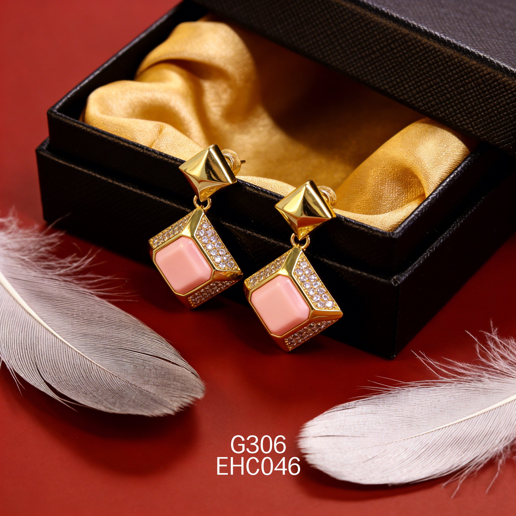 电镀黄金 10 x 10mm 锆石方形女皇贝耳环