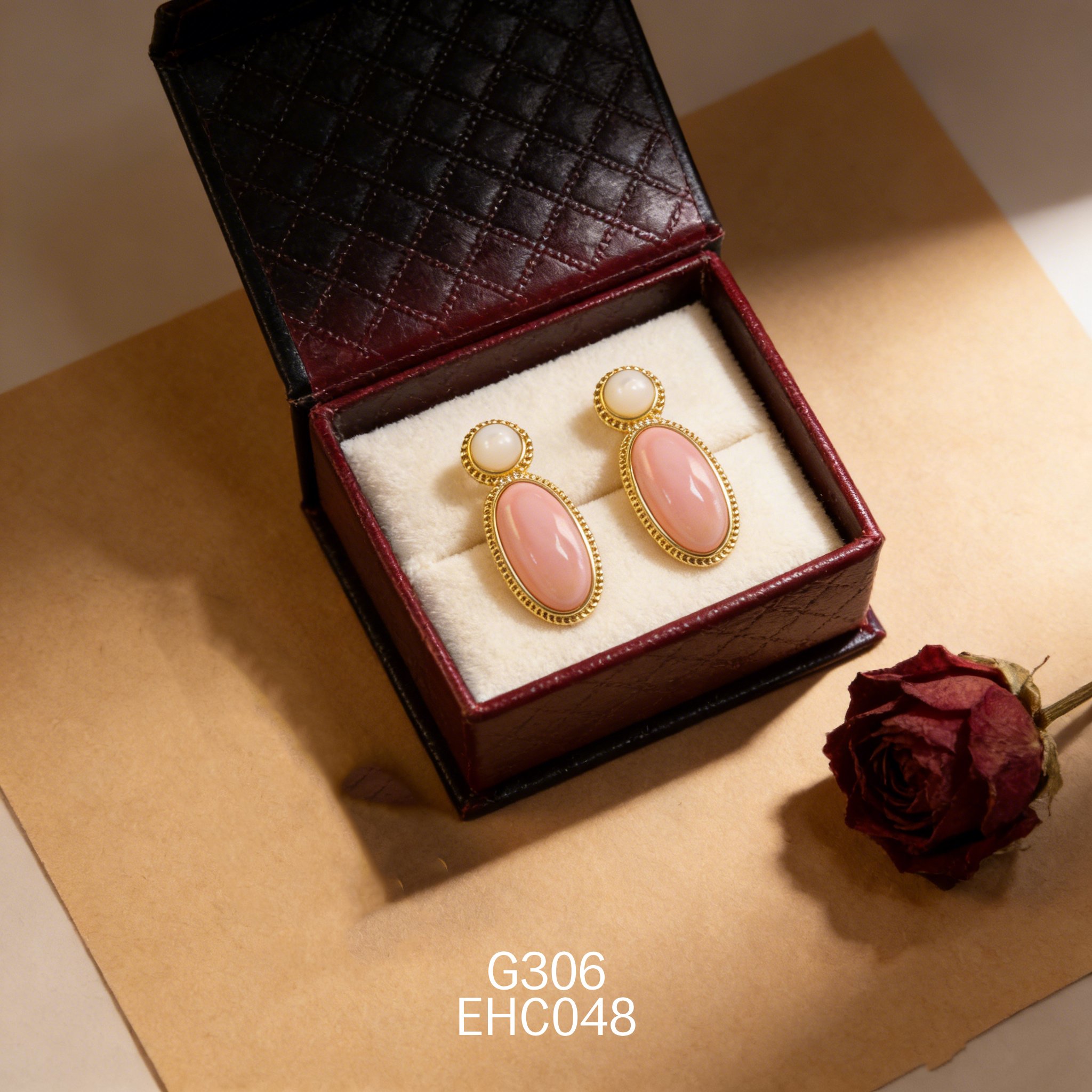 电镀黄金白贝女皇贝耳环