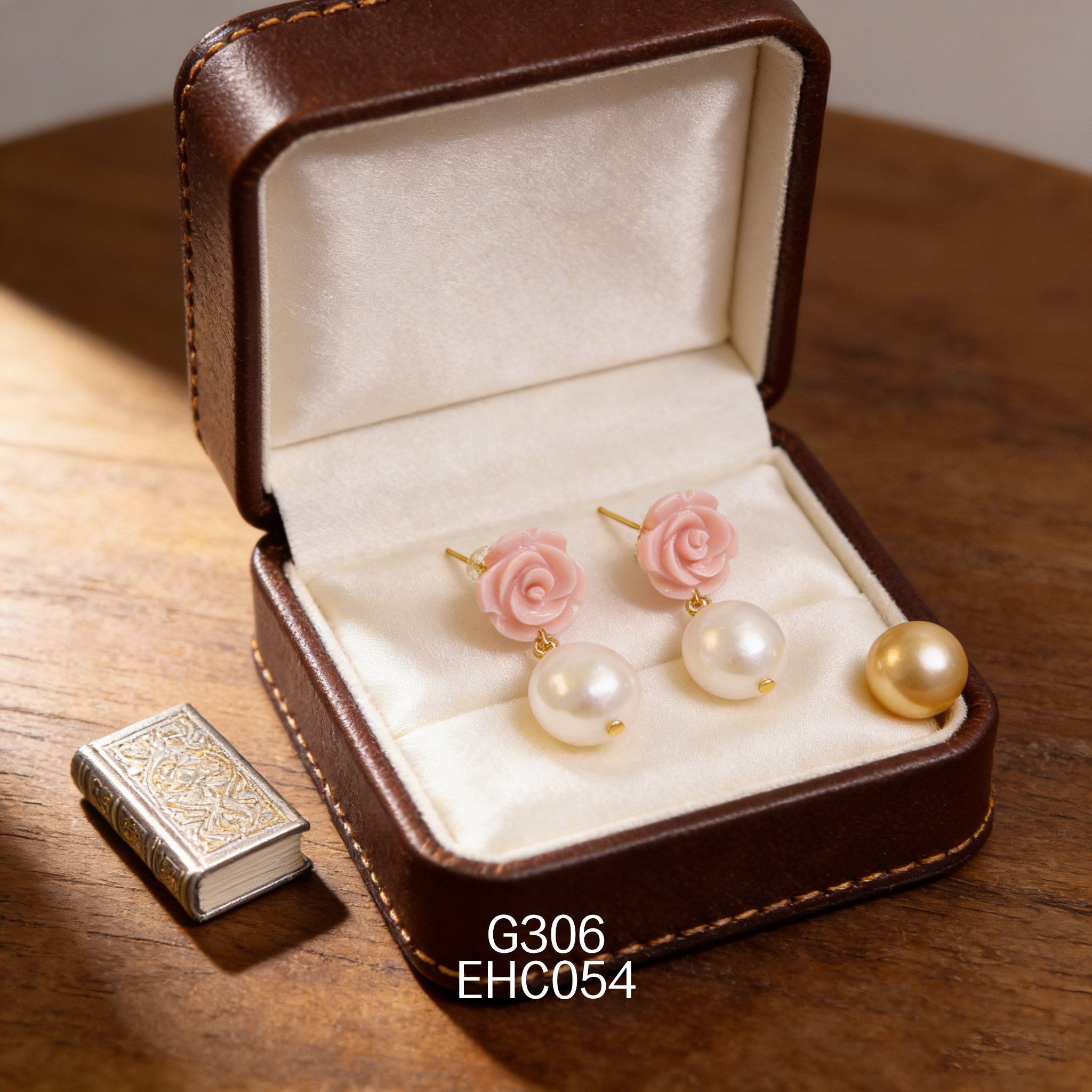 电镀黄金珍珠女皇贝玫瑰花耳环