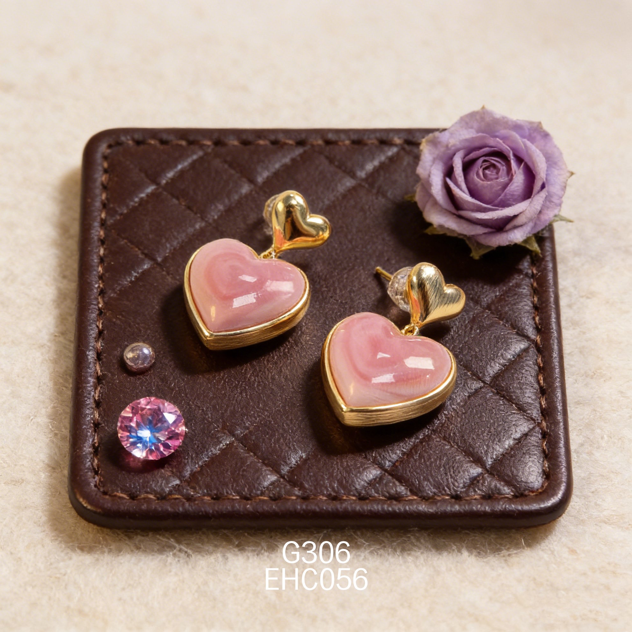 电镀黄金 14 x 15mm 双心形女皇贝耳环