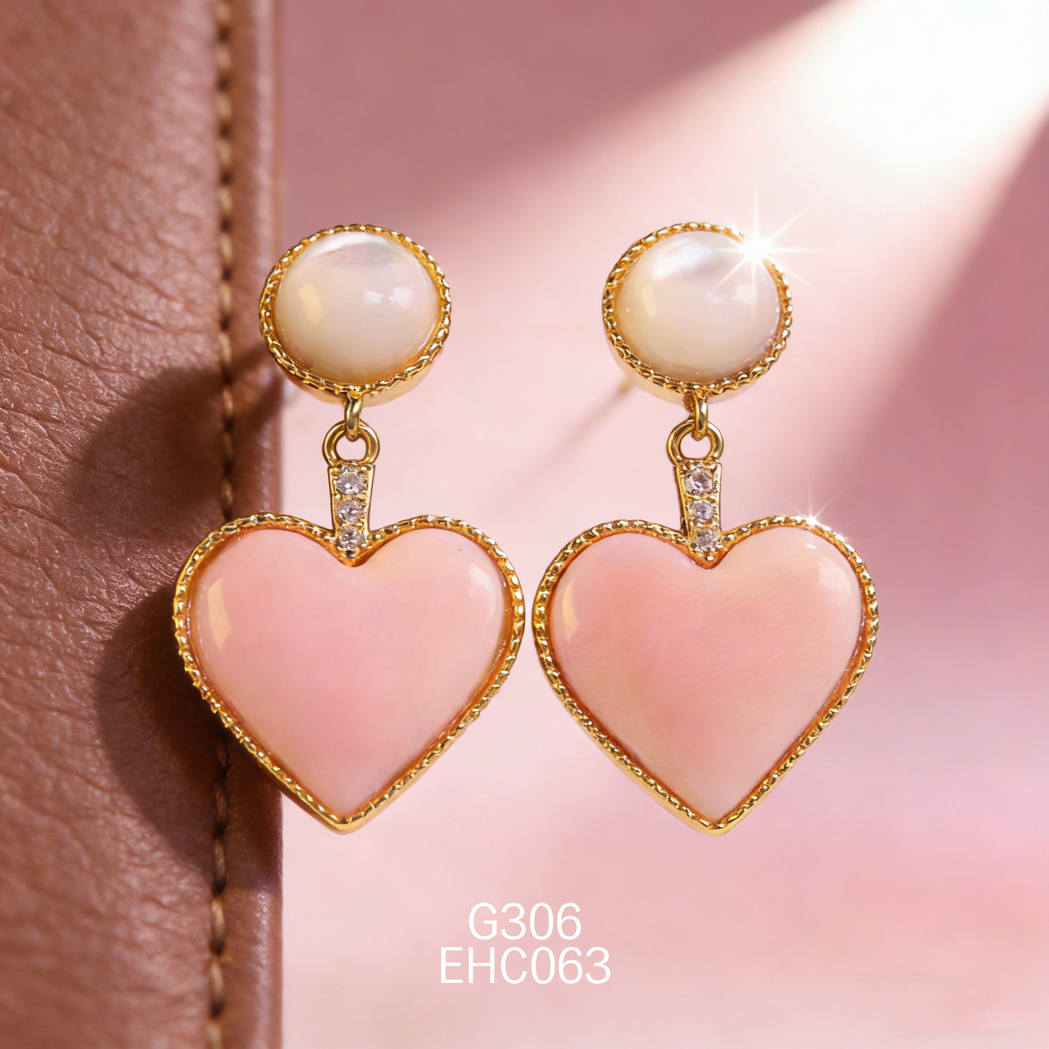 电镀黄金白贝女皇贝耳环