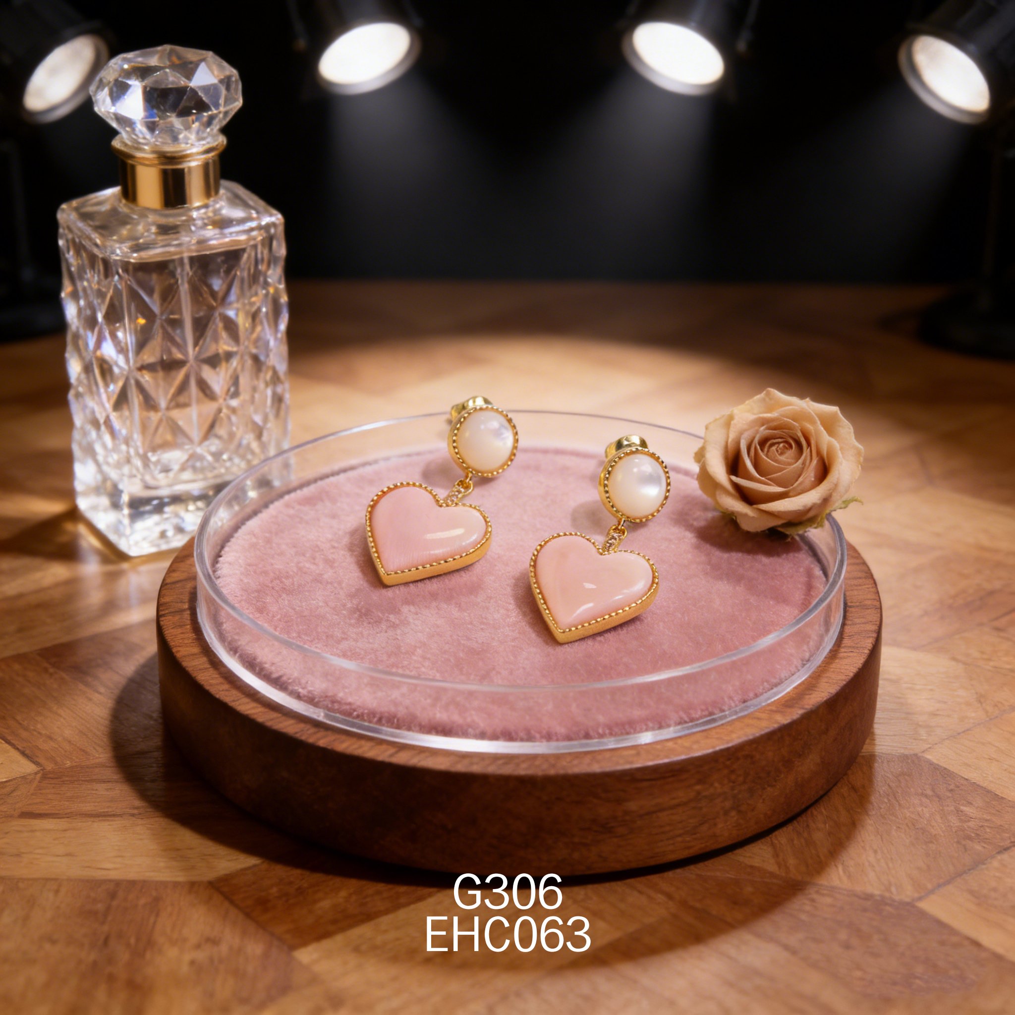 电镀黄金白贝女皇贝耳环