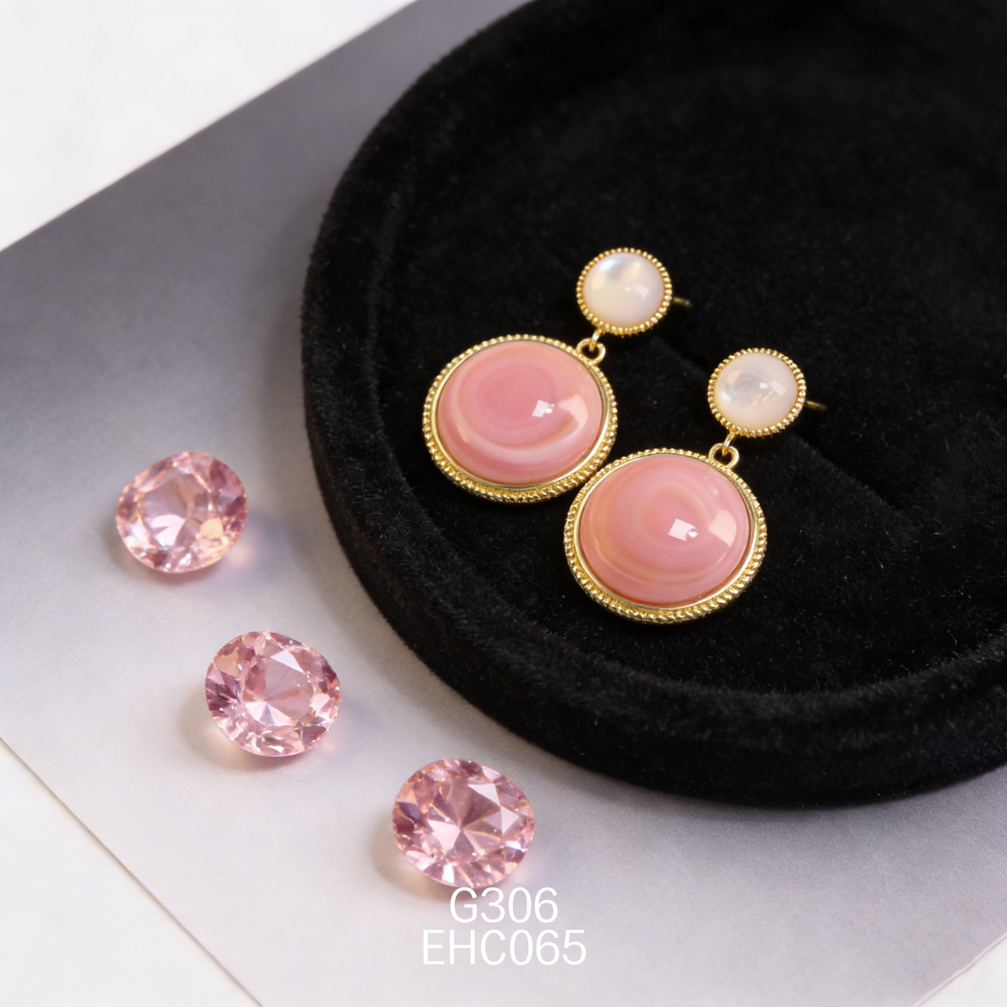 电镀黄金白贝女皇贝耳环