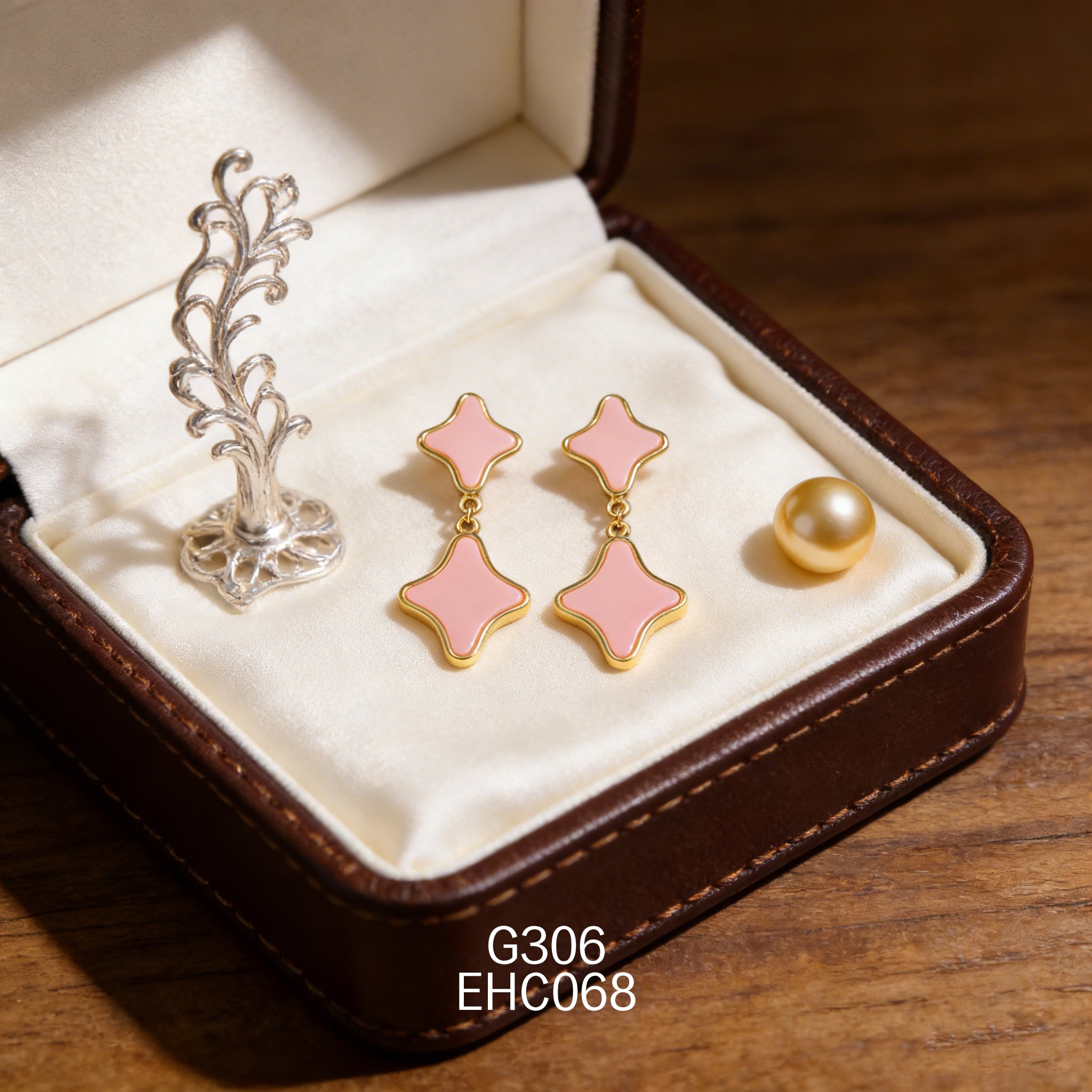 电镀黄金双平菱形女皇贝耳环