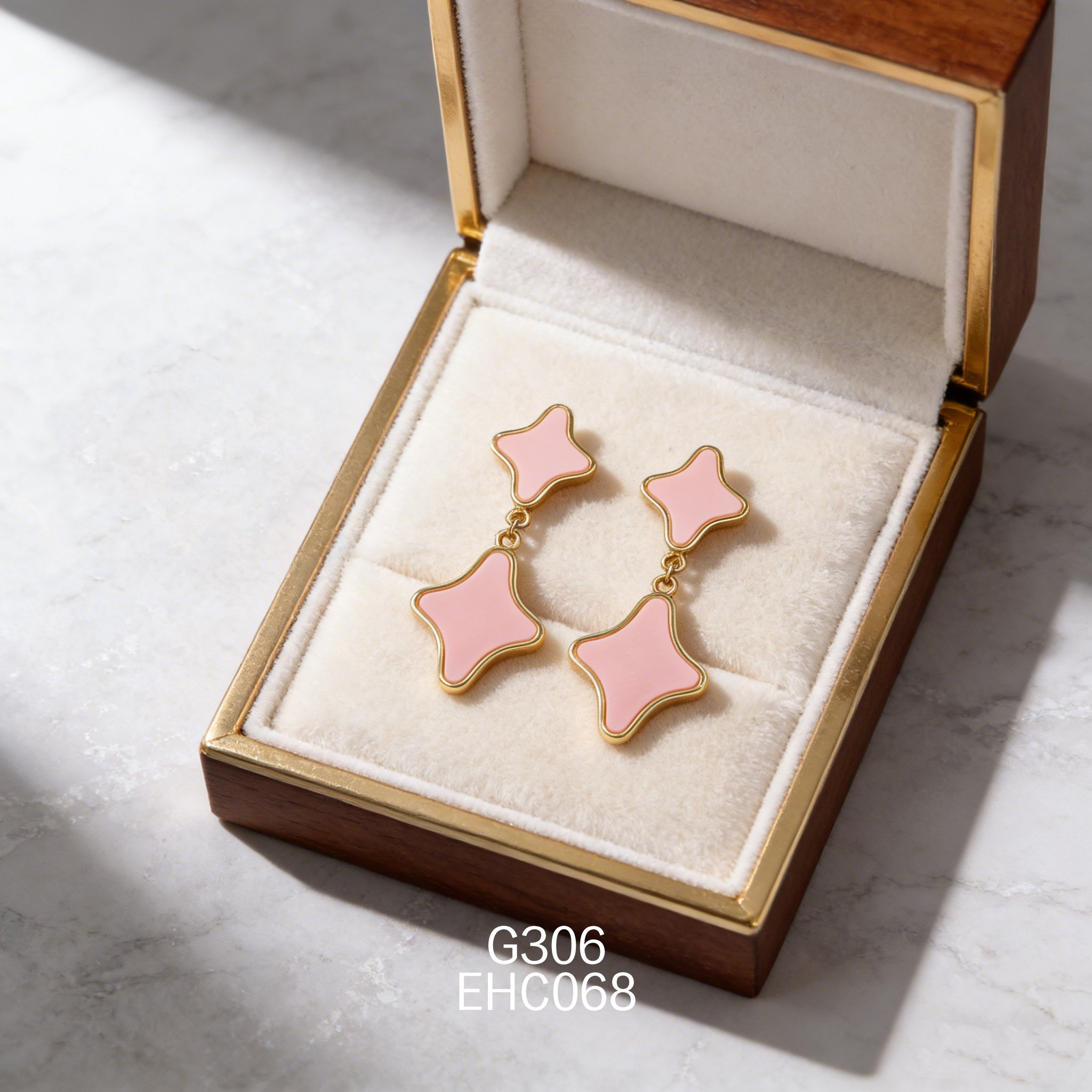 电镀黄金双平菱形女皇贝耳环