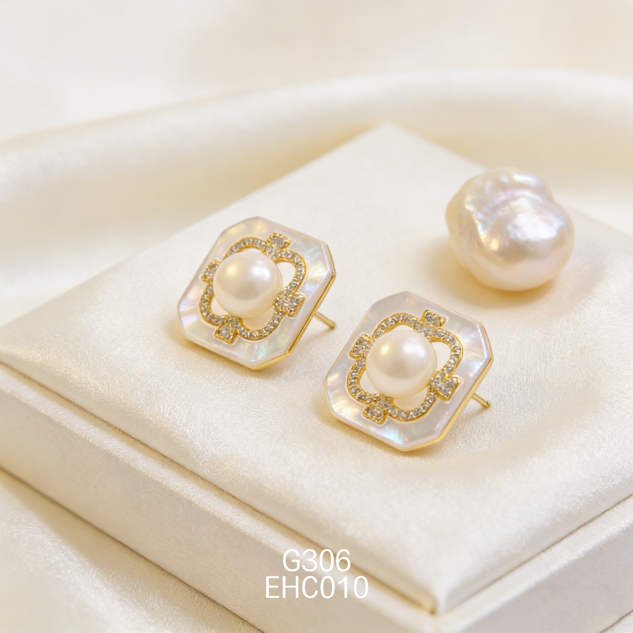 電鍍黃金白貝 18ｘ18mm 方塊珍珠耳環