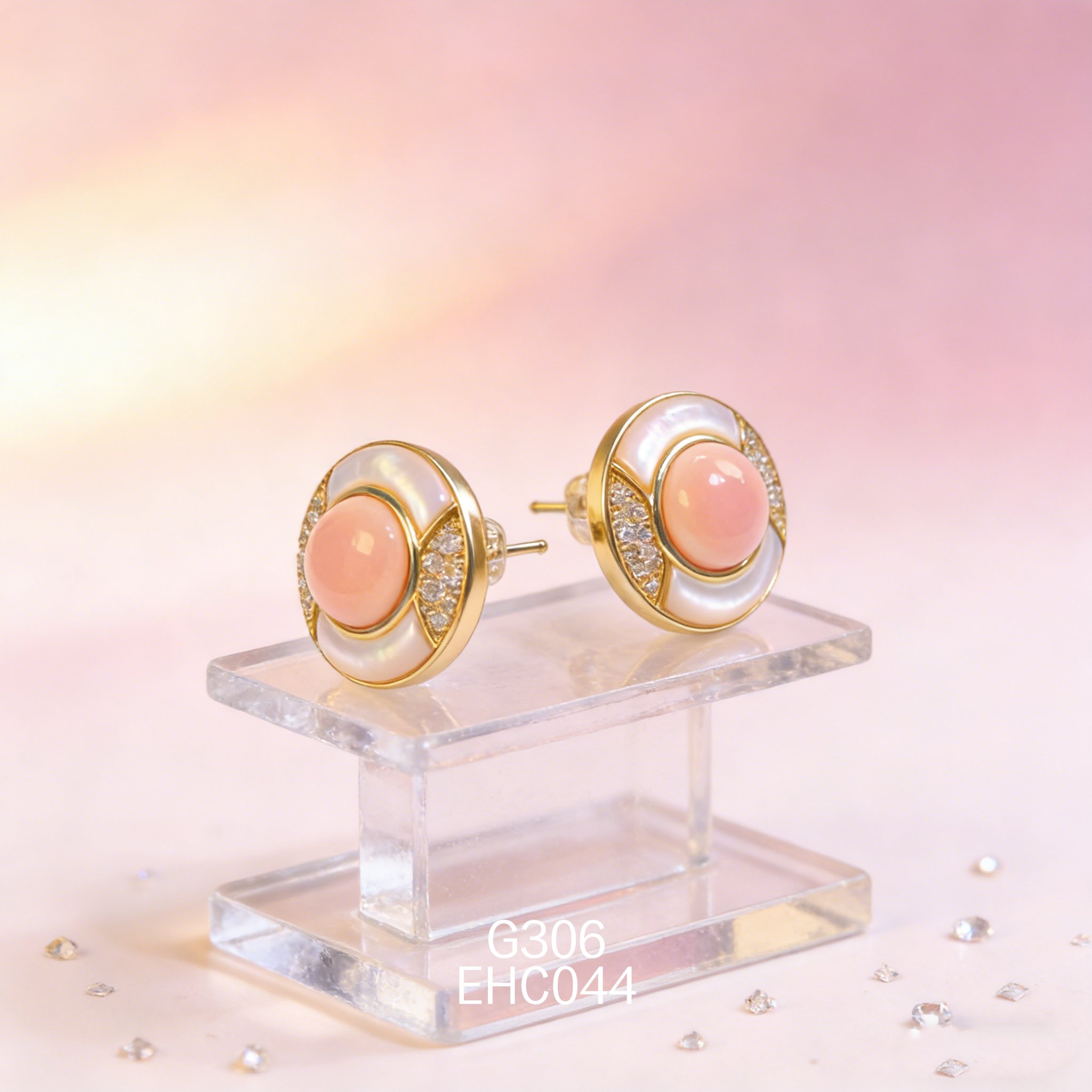 電鍍黃金白貝 8 x 4mm 女皇貝耳環