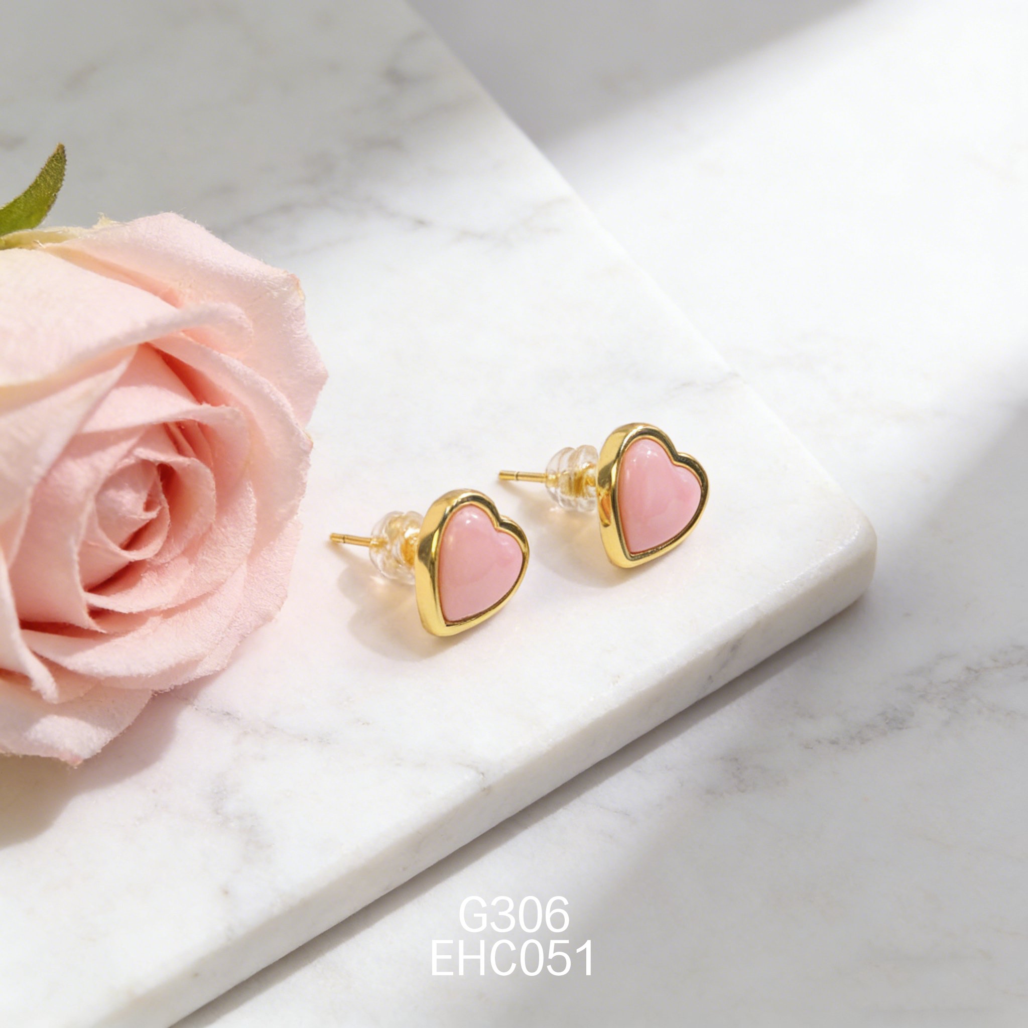 電鍍黃金心形女皇貝耳環