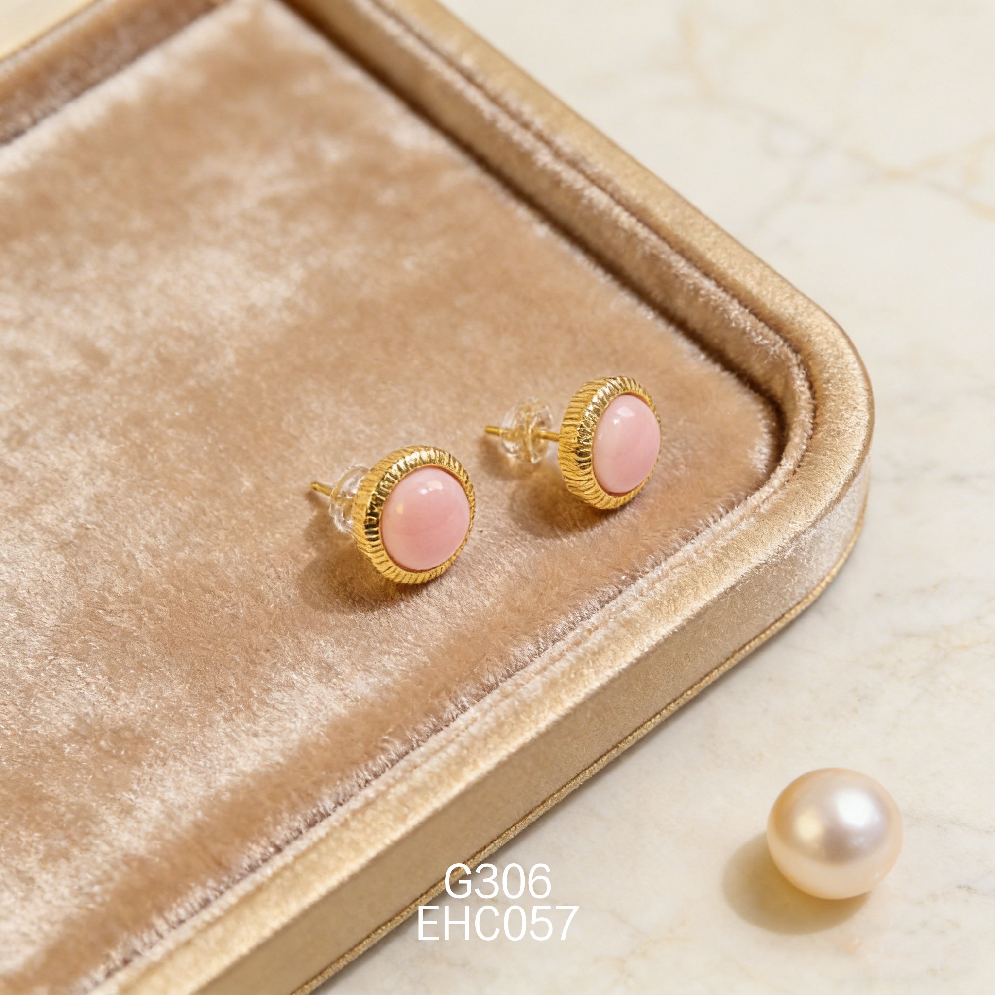 电镀黄金 8mm 女皇贝耳环