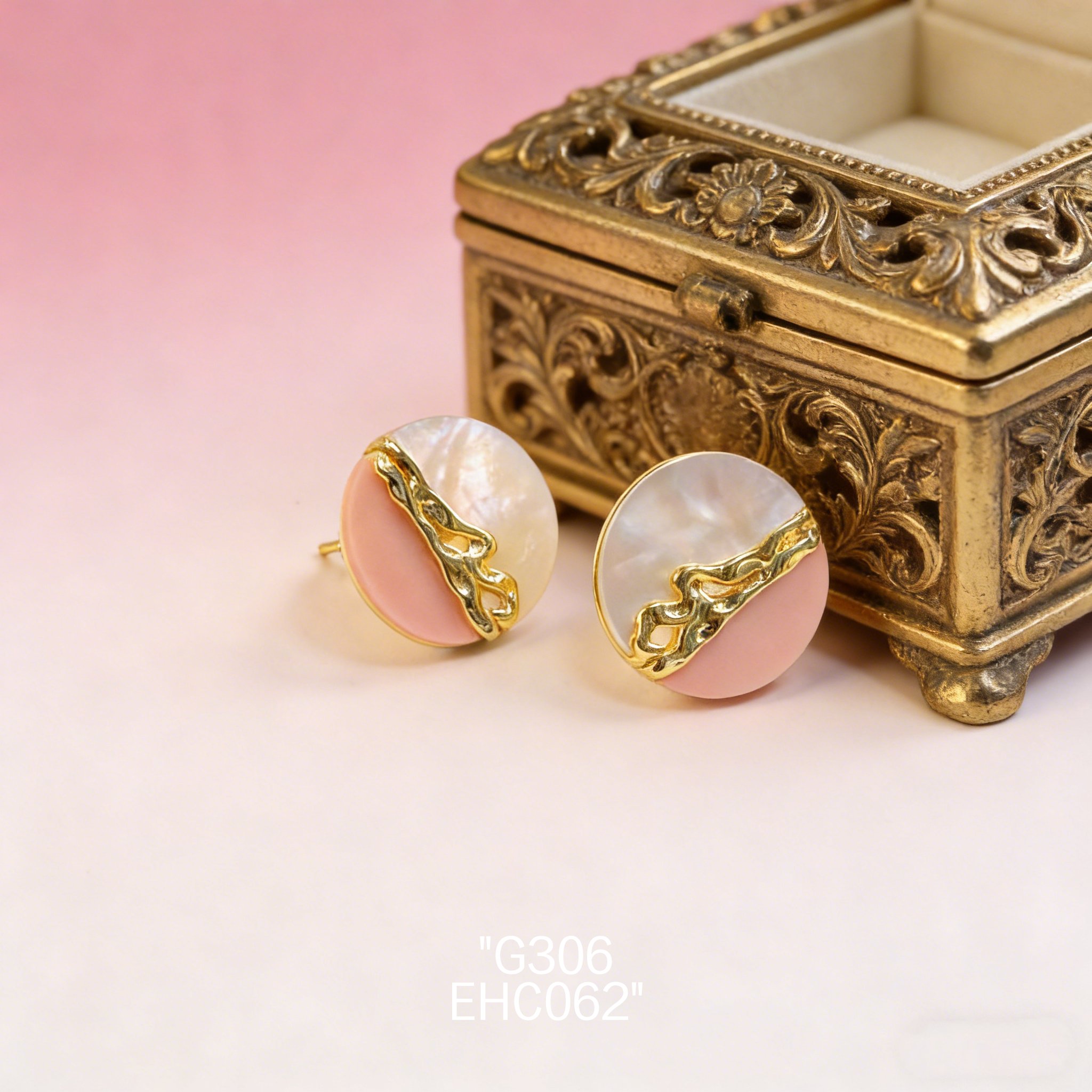 电镀黄金白贝女皇贝耳环