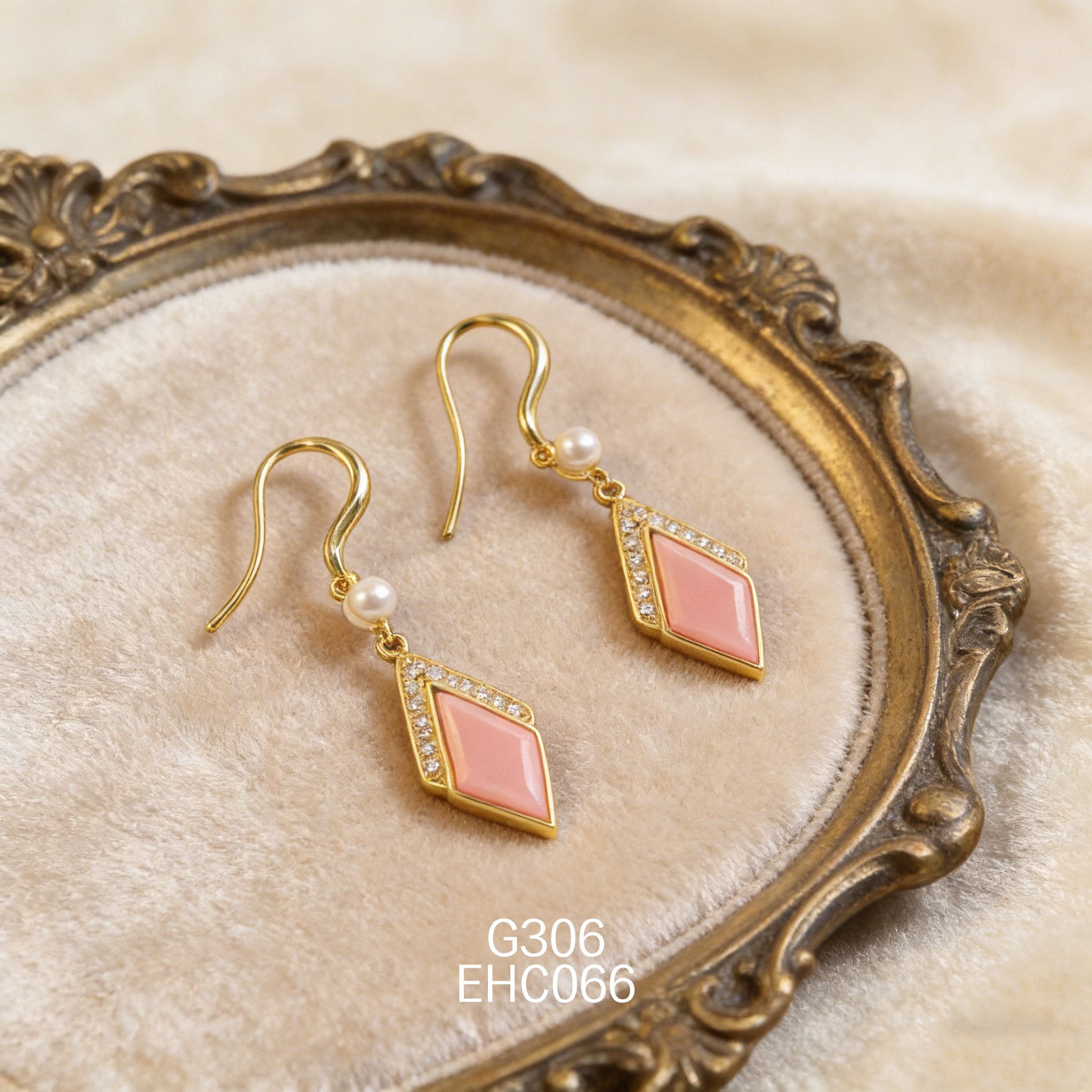 電鍍黃金珍珠 6 x 12mm 角度女皇貝耳環