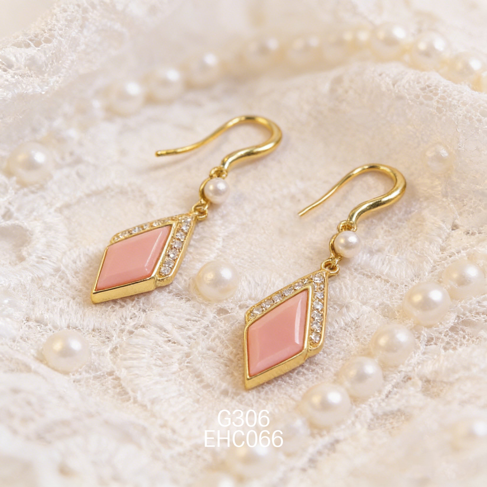 電鍍黃金珍珠 6 x 12mm 角度女皇貝耳環